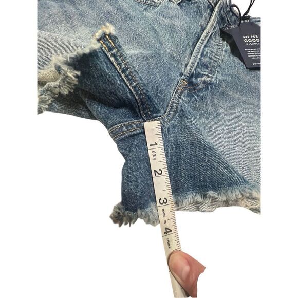 Old Navy Womans Button Fly Stretch Denim Shorts Sz 8 NWT - Picture 6 of 7